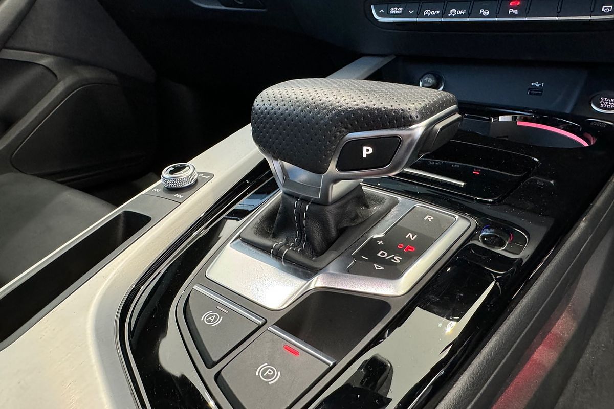2023 Audi A4 45 TFSI S line B9
