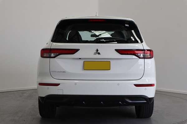 2023 Mitsubishi Outlander ES ZM