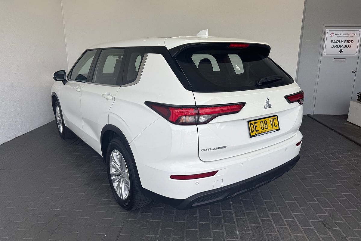 2022 Mitsubishi Outlander ES ZM