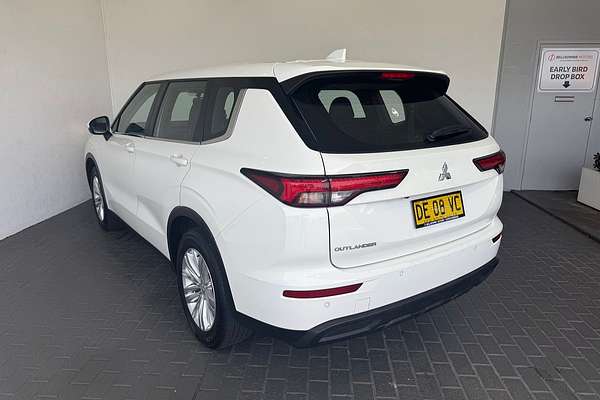 2022 Mitsubishi Outlander ES ZM