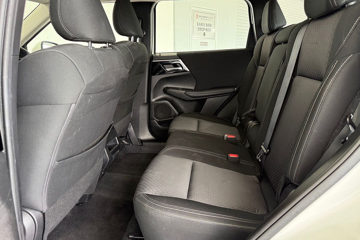 2022 Mitsubishi Outlander ES ZM