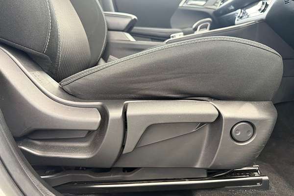 2022 Mitsubishi Outlander ES ZM
