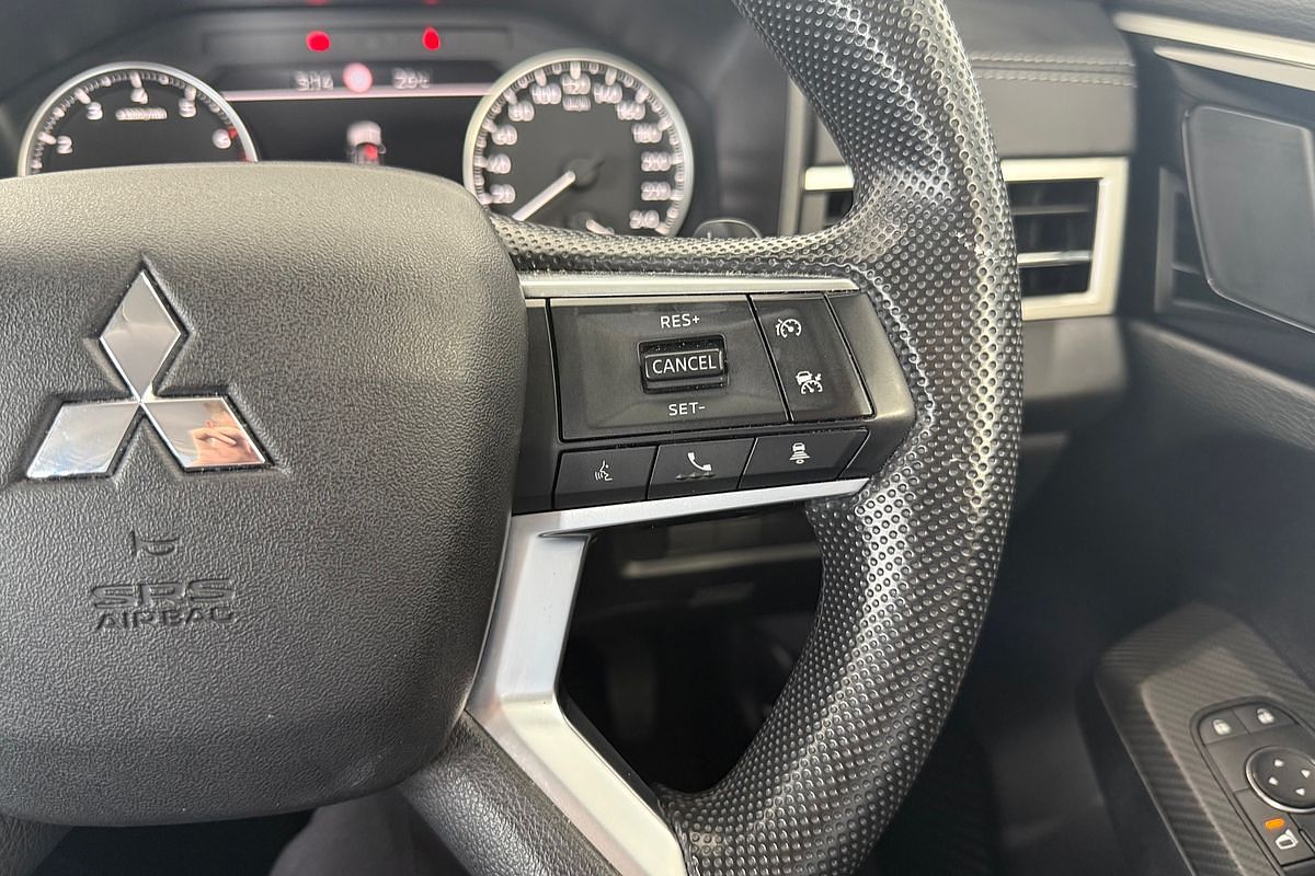 2022 Mitsubishi Outlander ES ZM