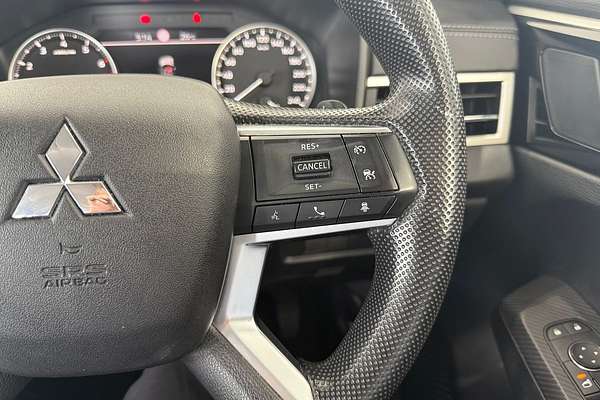 2022 Mitsubishi Outlander ES ZM