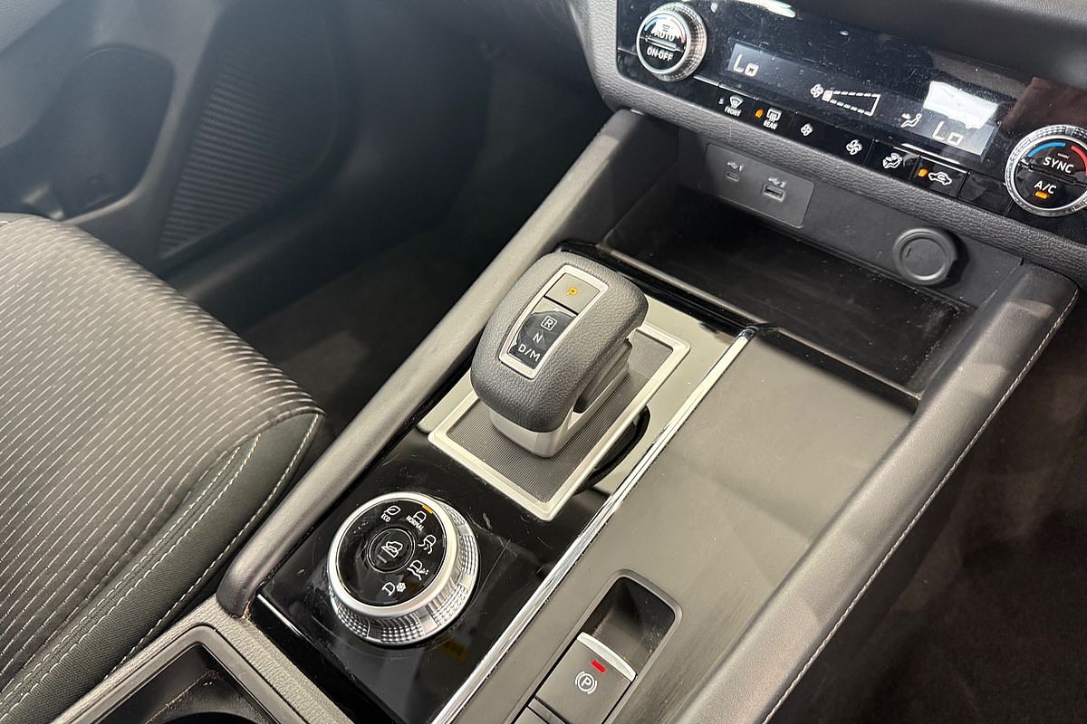 2022 Mitsubishi Outlander ES ZM
