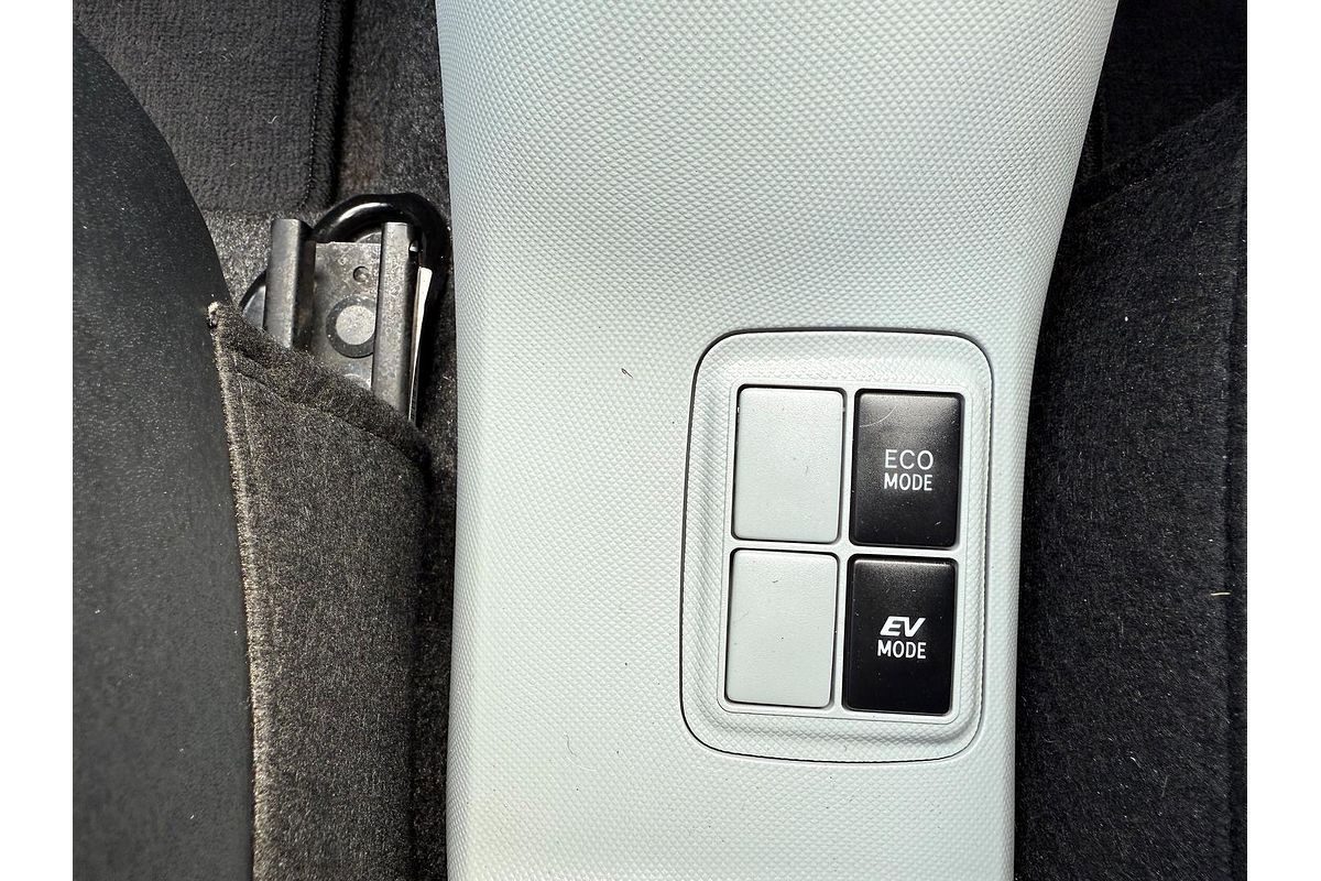 2012 Toyota Prius C i-Tech NHP10R