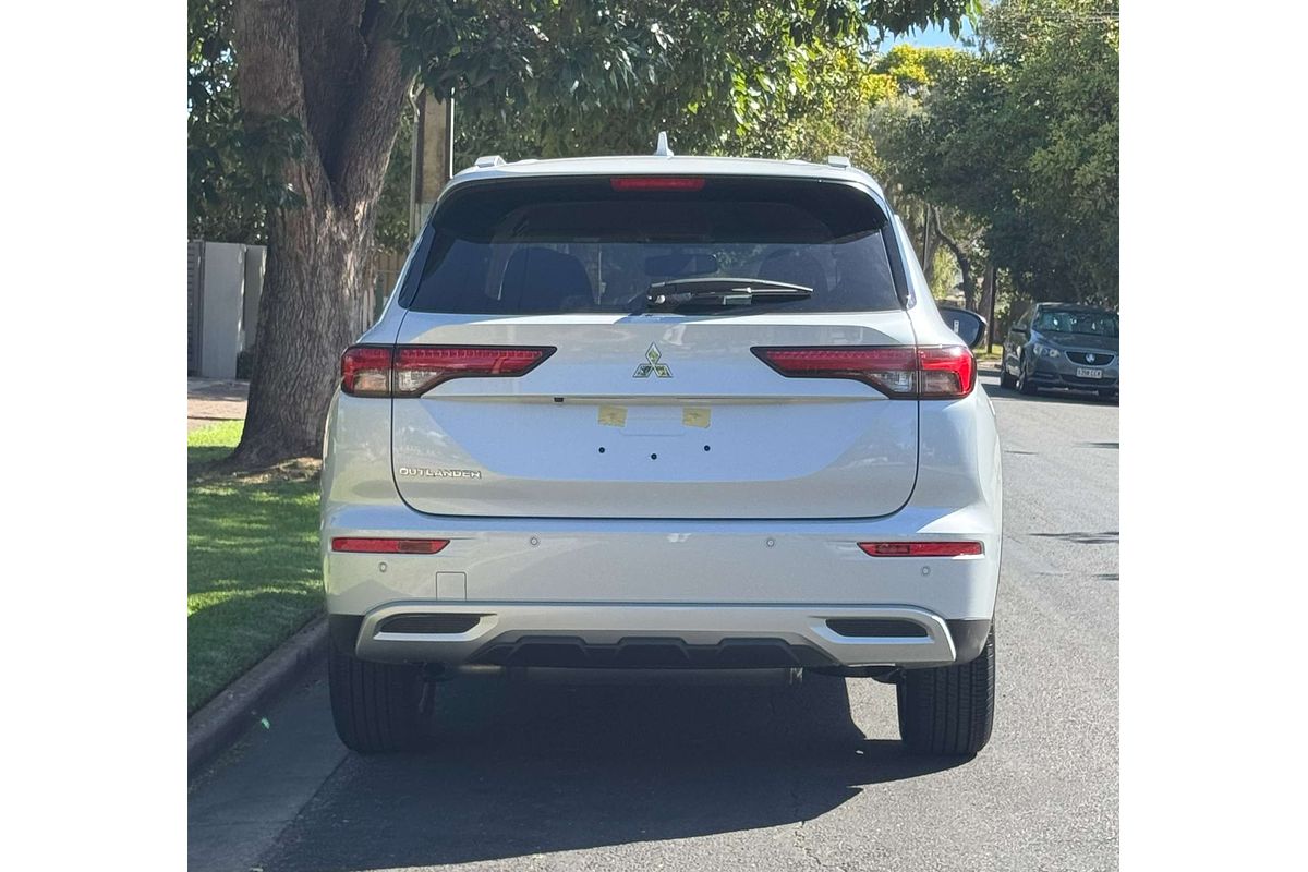2024 Mitsubishi Outlander LS ZM