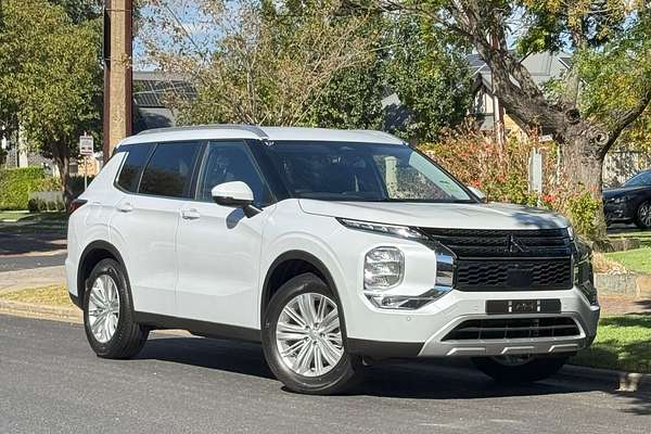 2024 Mitsubishi Outlander LS ZM