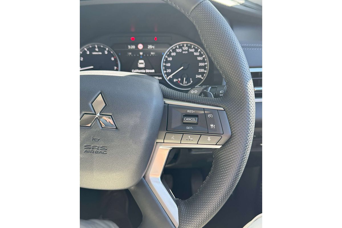 2024 Mitsubishi Outlander LS ZM