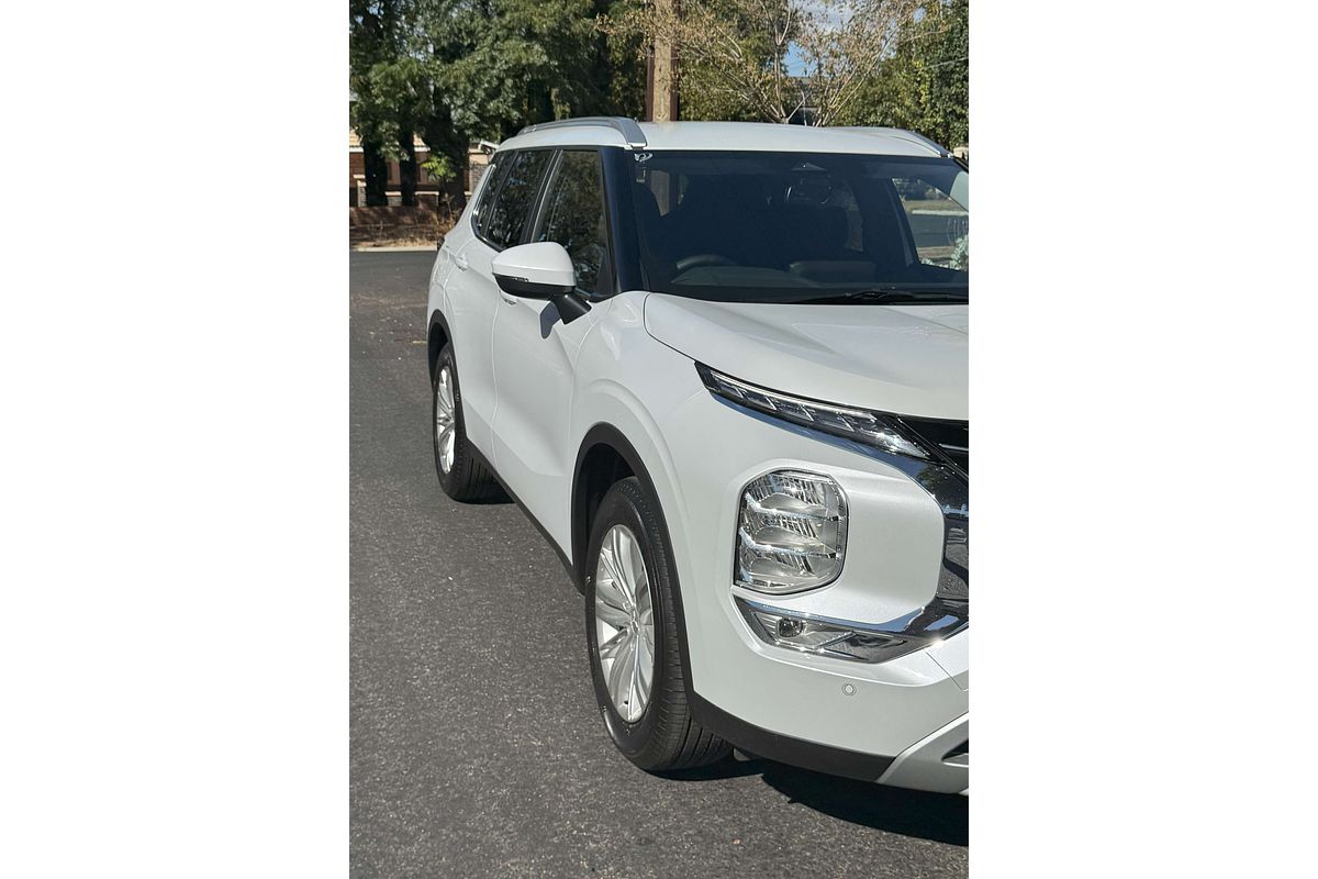 2024 Mitsubishi Outlander LS ZM
