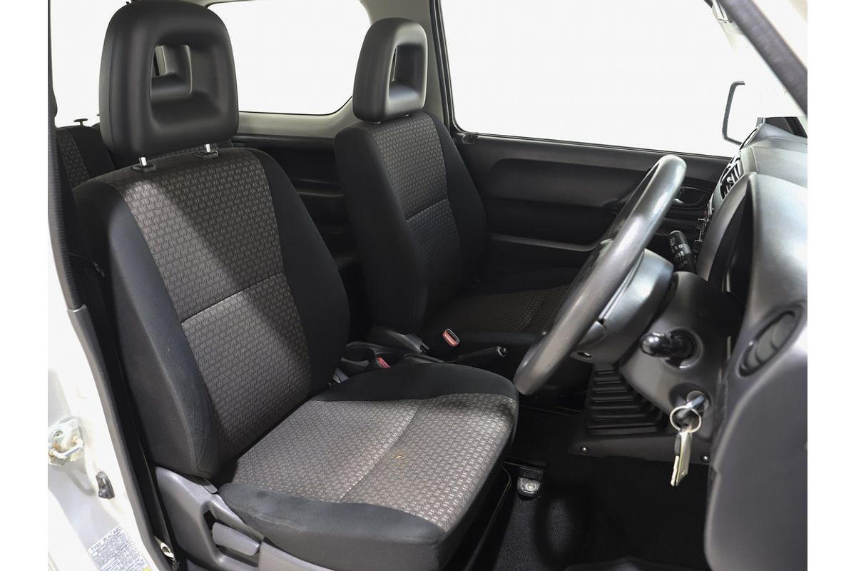 2010 SUZUKI JIMNY SIERRA (4x4) 5 SP MANUAL 4x4 2D WAGON 4CYL 