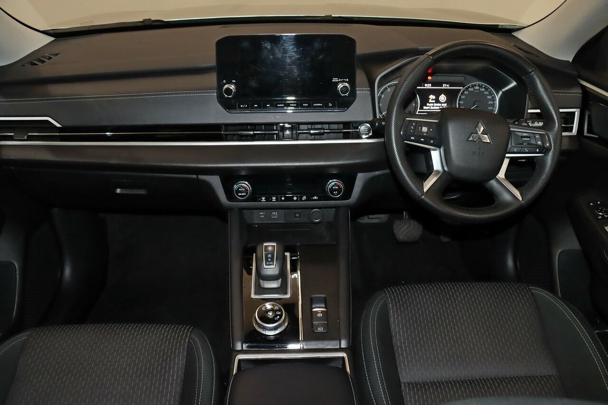 2023 Mitsubishi Outlander LS ZM