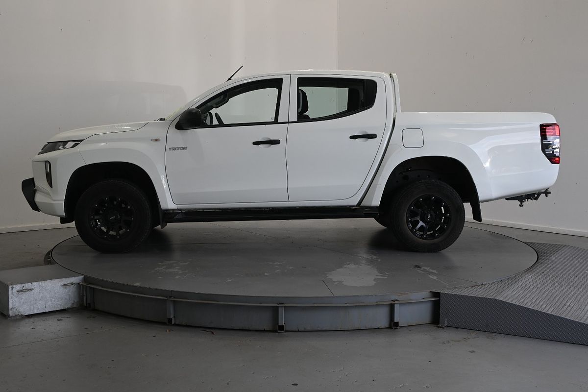 2021 Mitsubishi Triton GLX MR 4X4