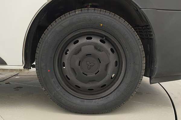 2020 Mitsubishi Express GLX SN LWB