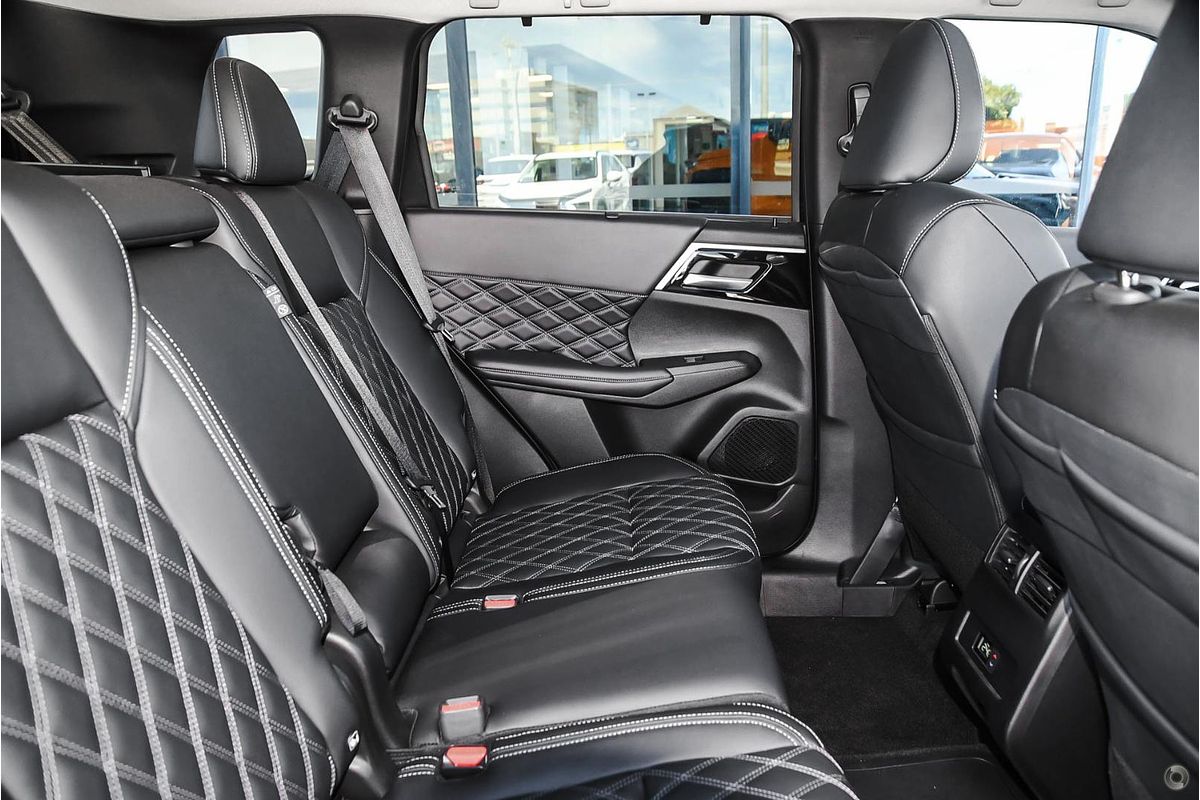 2025 Mitsubishi Outlander PHEV Exceed ZM