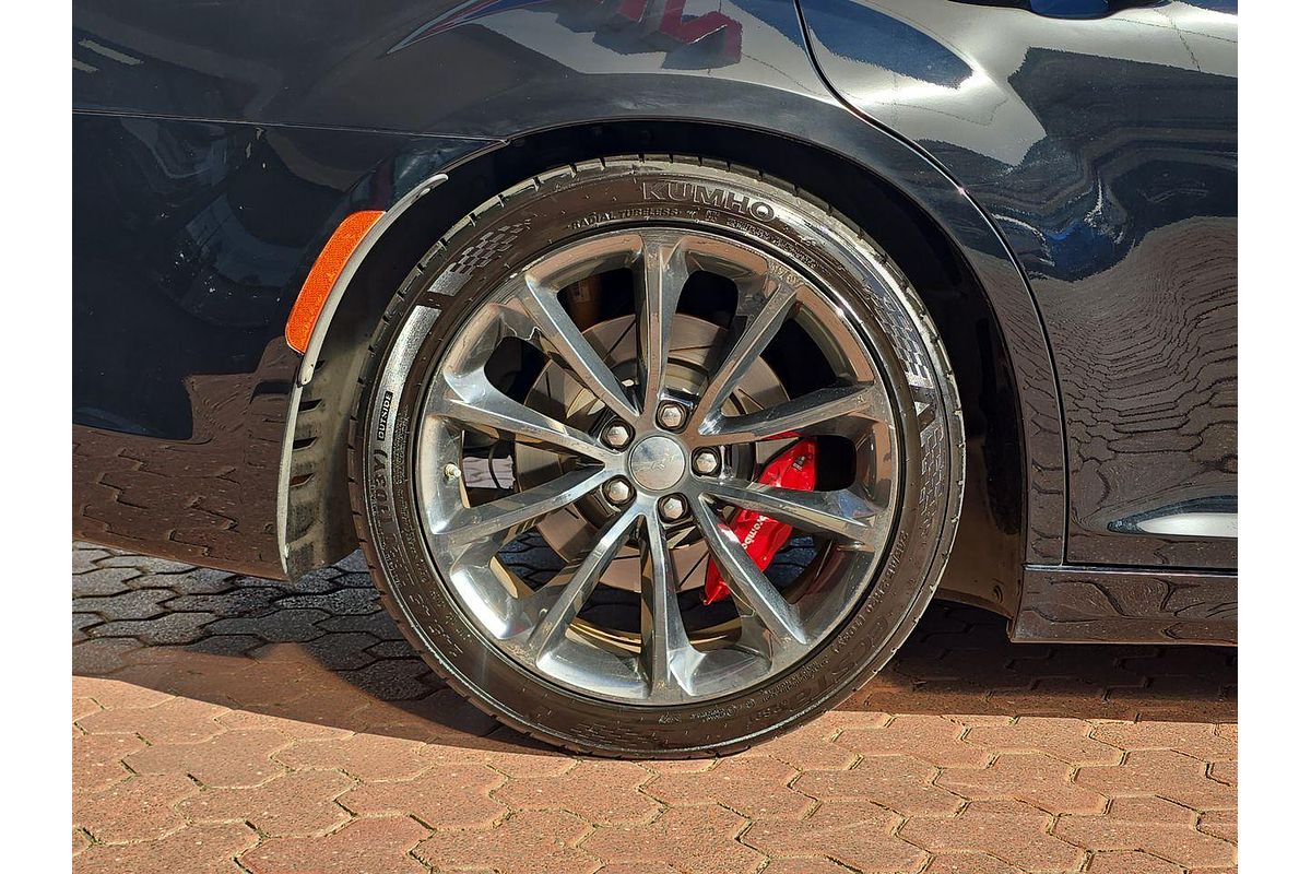 2016 Chrysler 300 SRT LX