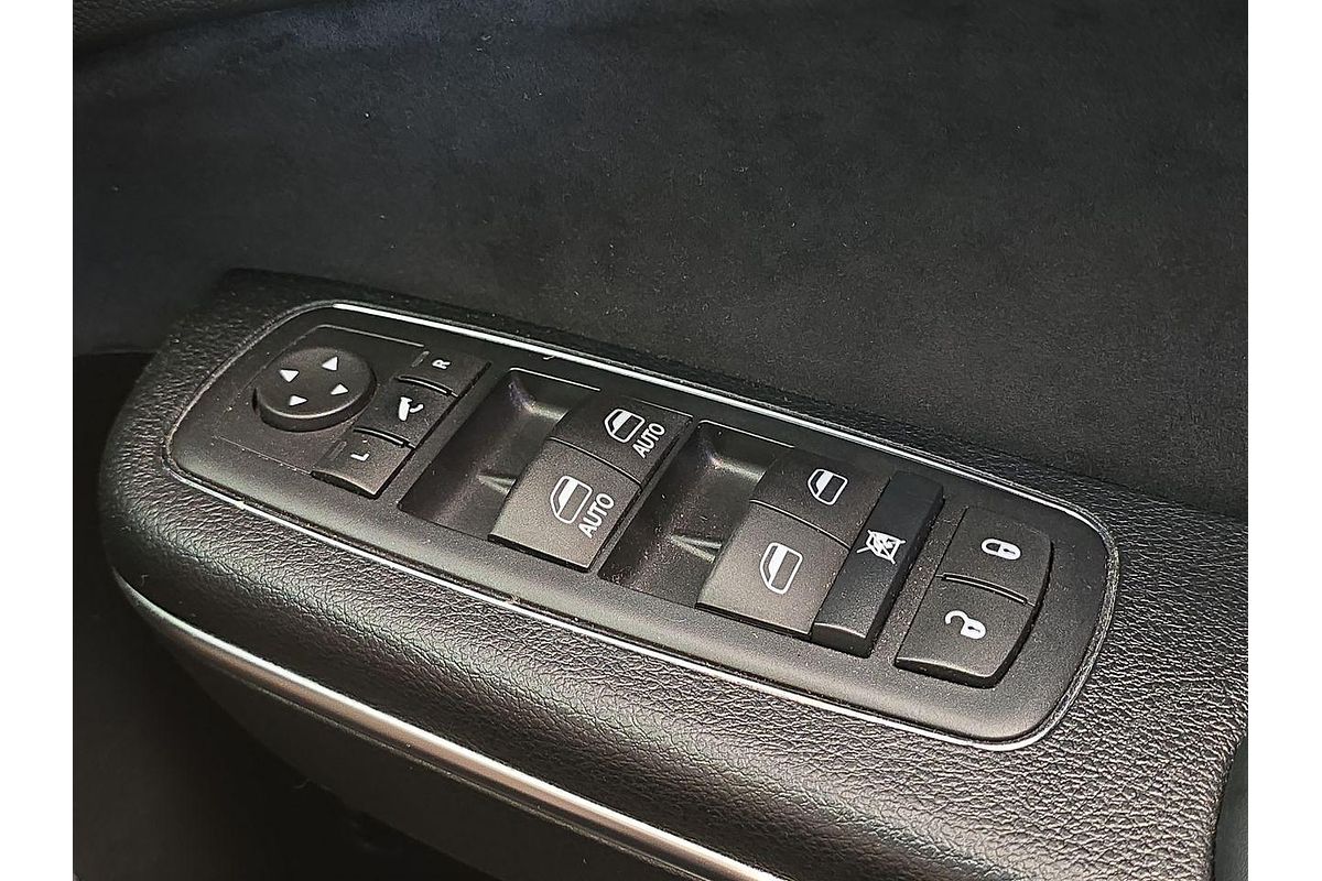 2016 Chrysler 300 SRT LX