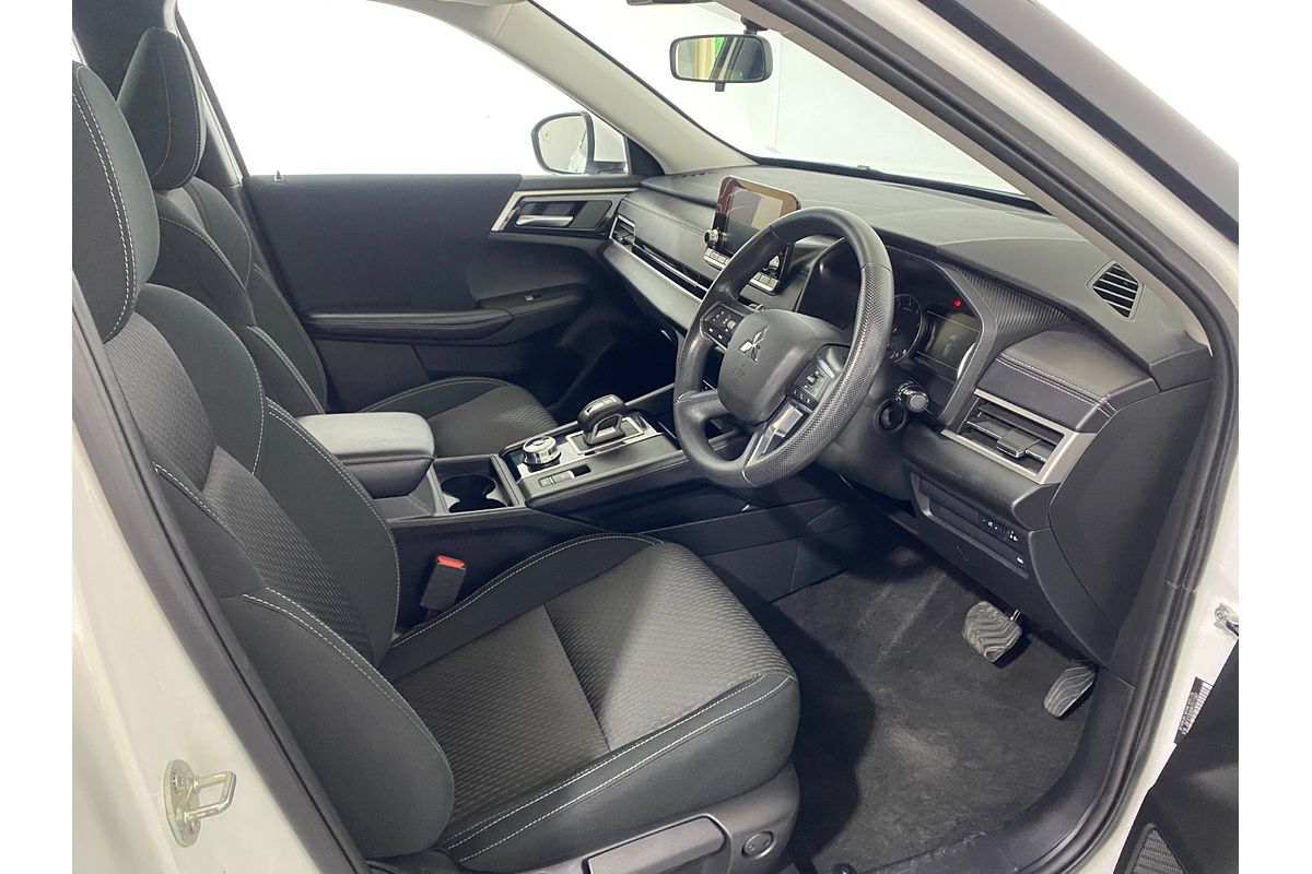 2024 Mitsubishi Outlander ES ZM