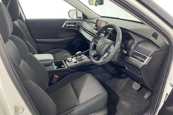2024 Mitsubishi Outlander ES ZM