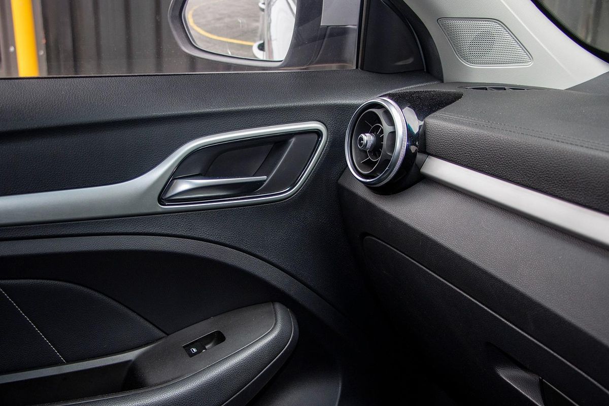 2020 MG ZS Essence AZS1