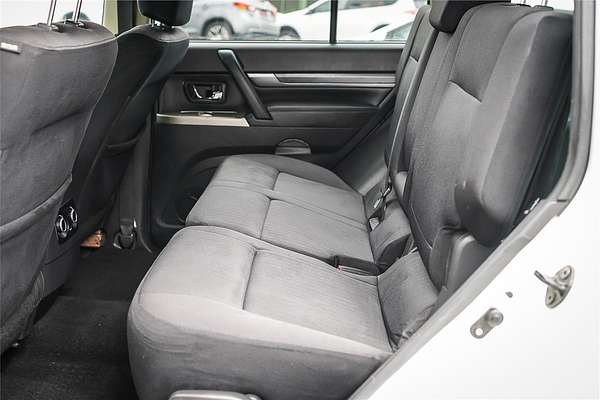 2017 Mitsubishi Pajero GLX NX