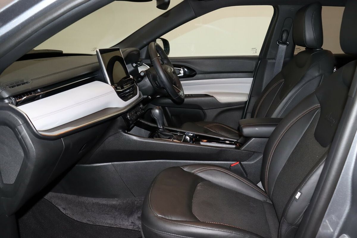2023 Jeep Compass Limited M6