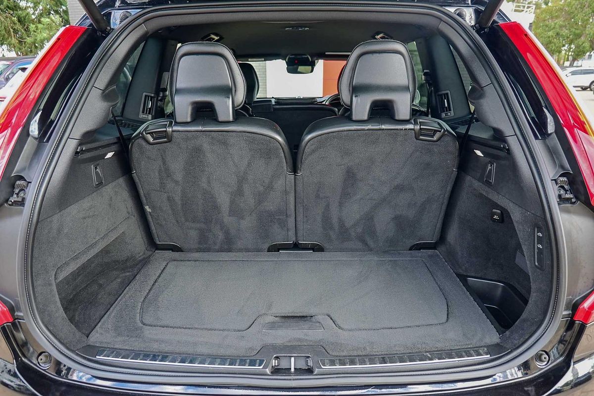 2018 Volvo XC90 T6 R-Design