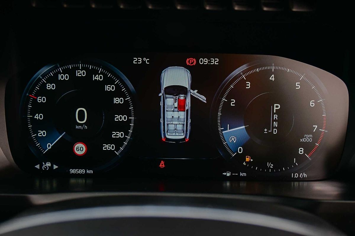 2018 Volvo XC90 T6 R-Design