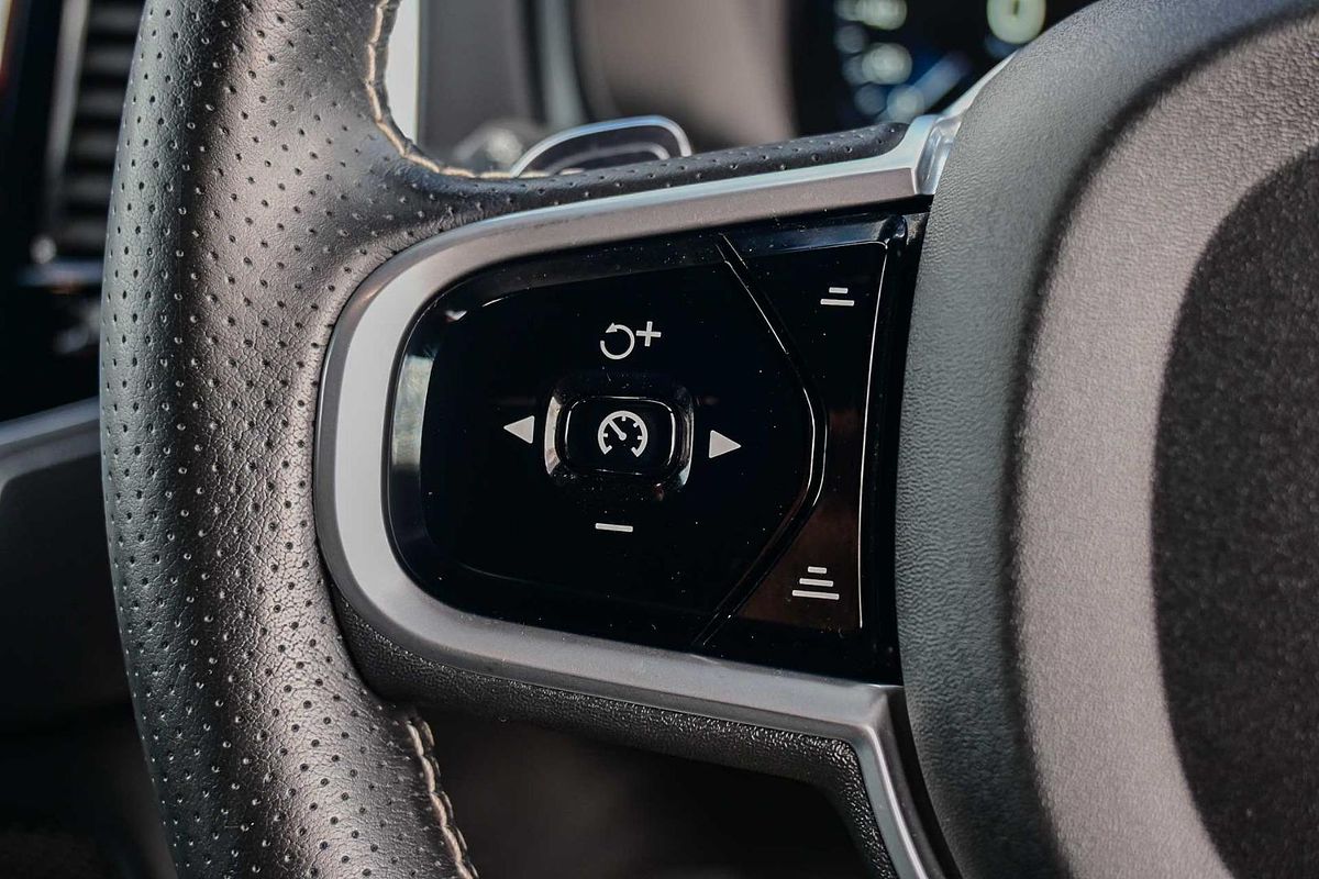 2018 Volvo XC90 T6 R-Design