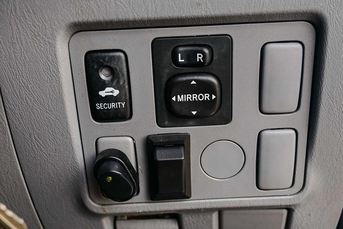 2010 Toyota Hilux SR KUN26R 4X4