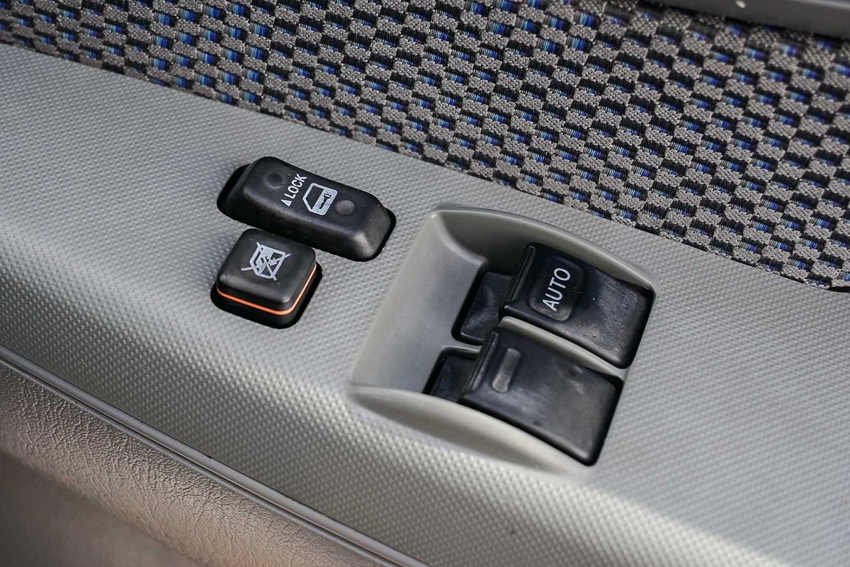 2010 Toyota Hilux SR KUN26R 4X4