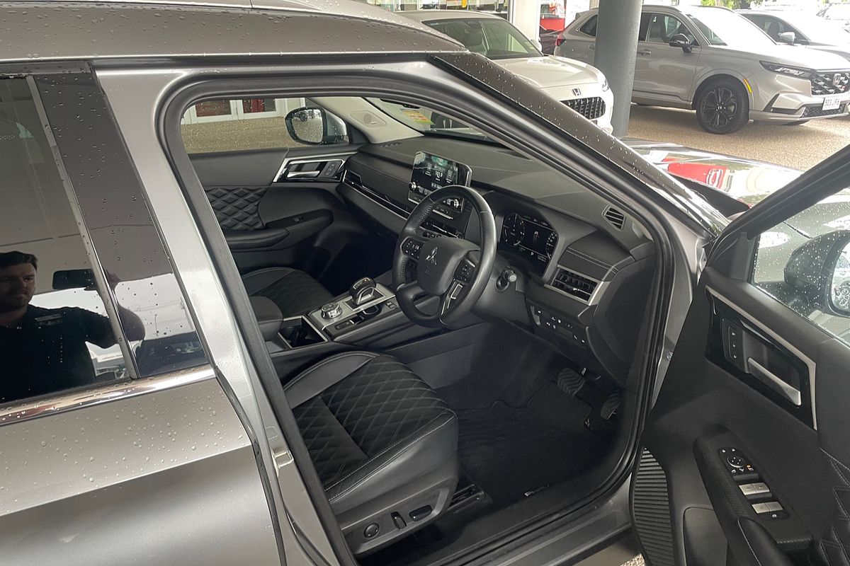 2022 Mitsubishi Outlander PHEV Exceed ZM
