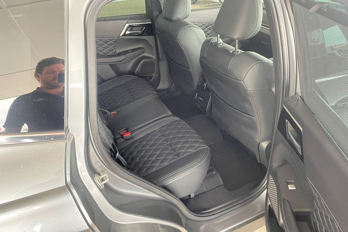 2022 Mitsubishi Outlander PHEV Exceed ZM