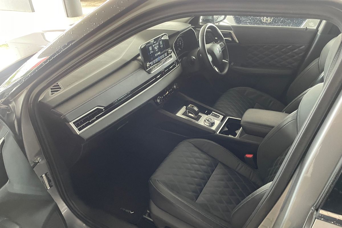 2022 Mitsubishi Outlander PHEV Exceed ZM