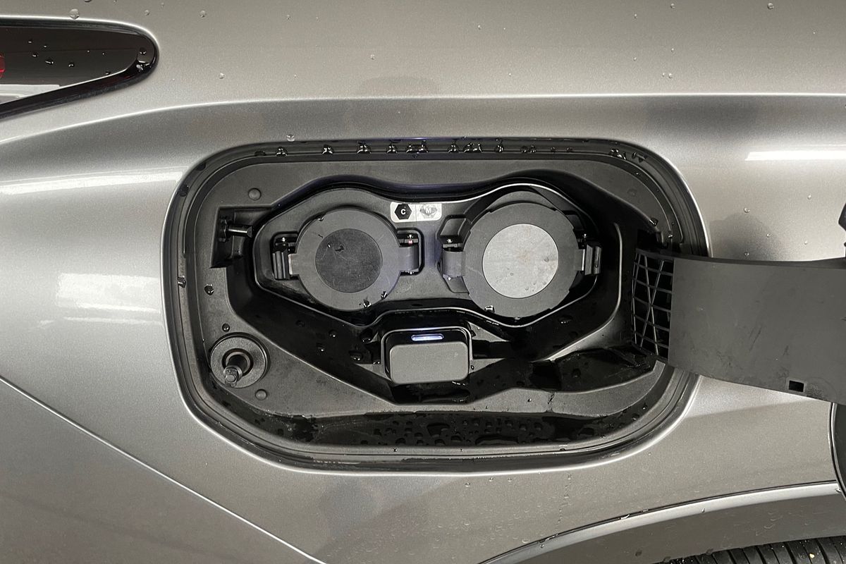 2022 Mitsubishi Outlander PHEV Exceed ZM