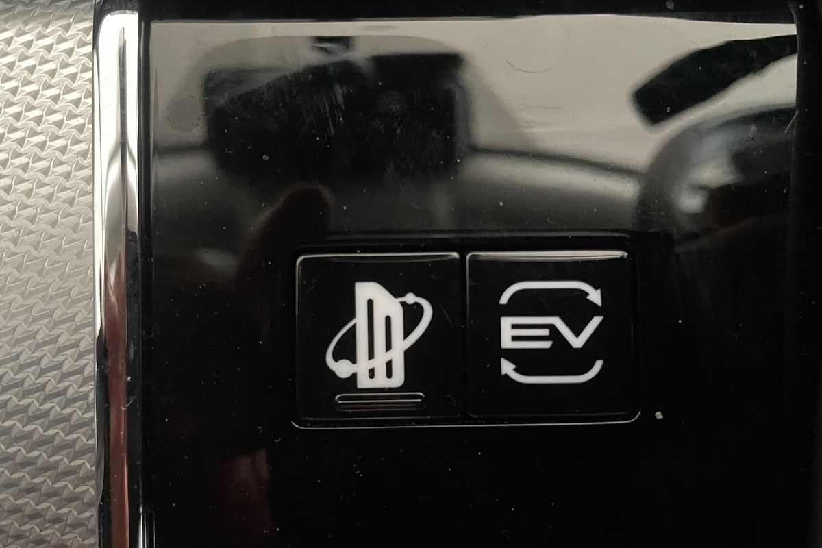 2022 Mitsubishi Outlander PHEV Exceed ZM