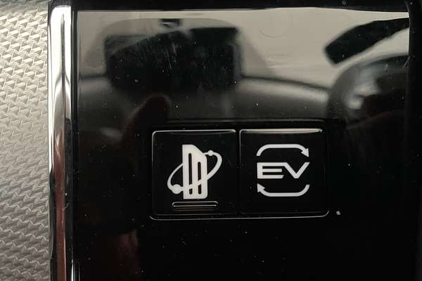 2022 Mitsubishi Outlander PHEV Exceed ZM