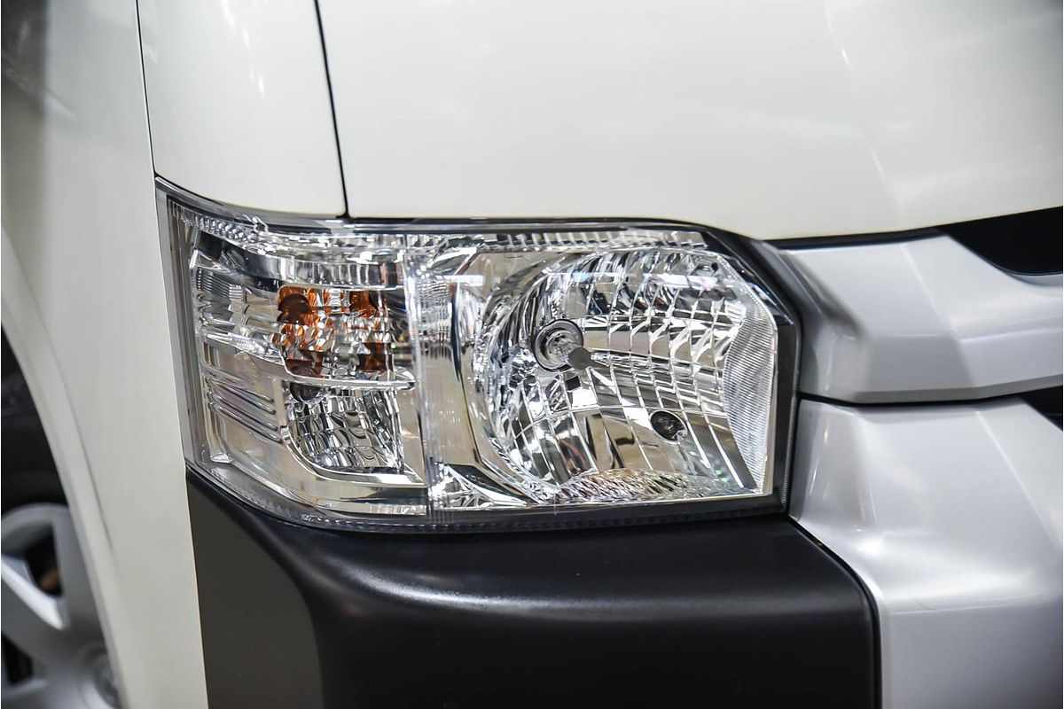 2017 Toyota Hiace Commuter KDH223R