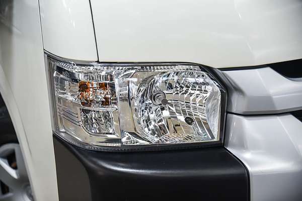 2017 Toyota Hiace Commuter KDH223R