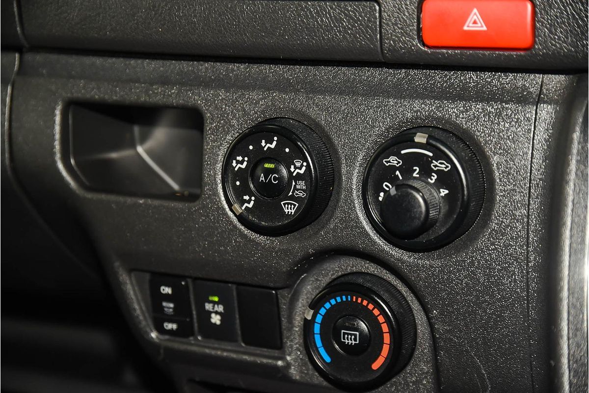 2017 Toyota Hiace Commuter KDH223R