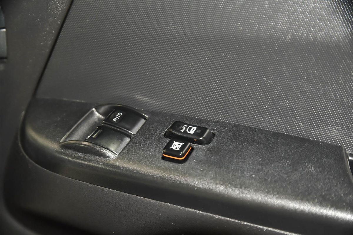 2017 Toyota Hiace Commuter KDH223R