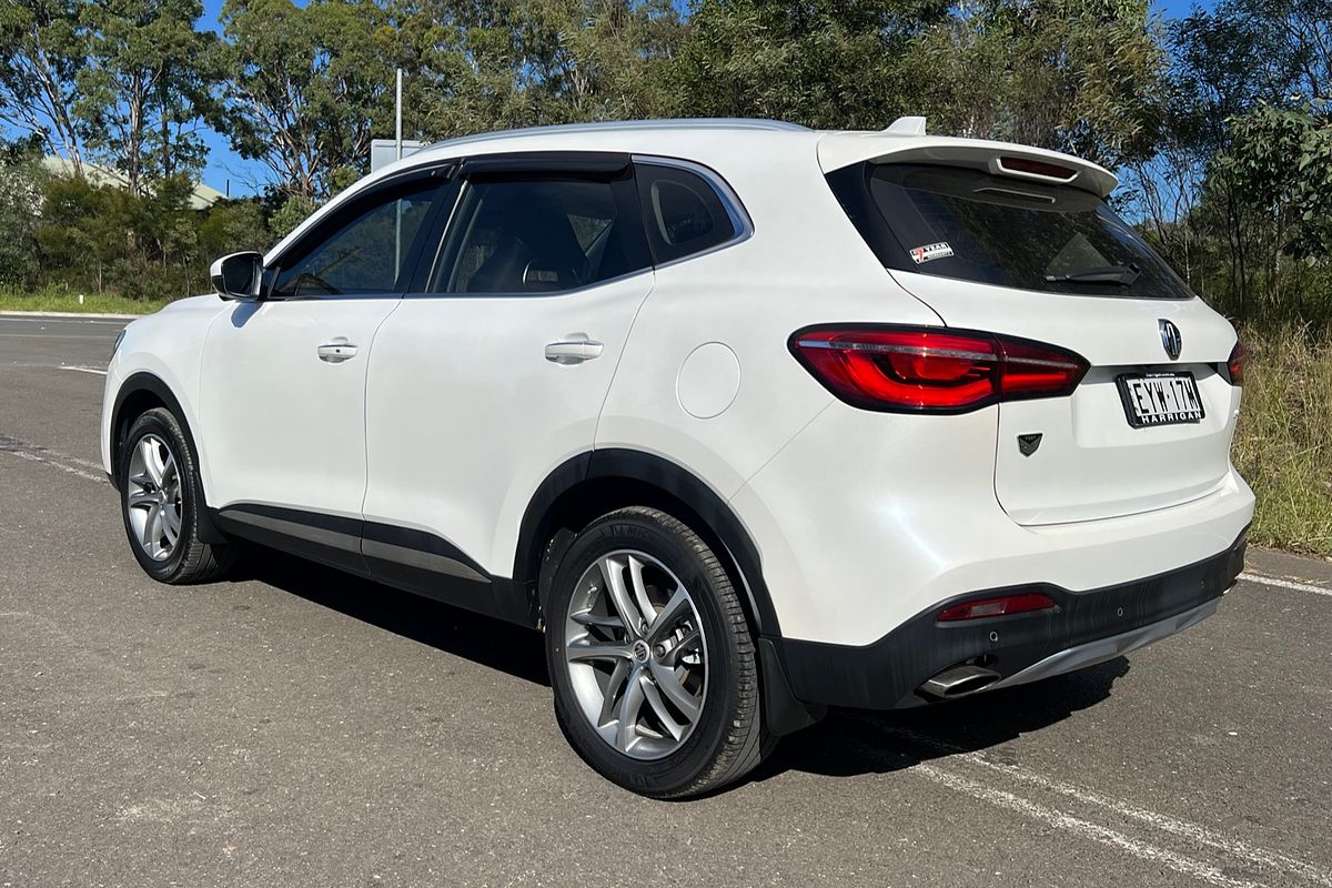2022 MG HS Essence SAS23