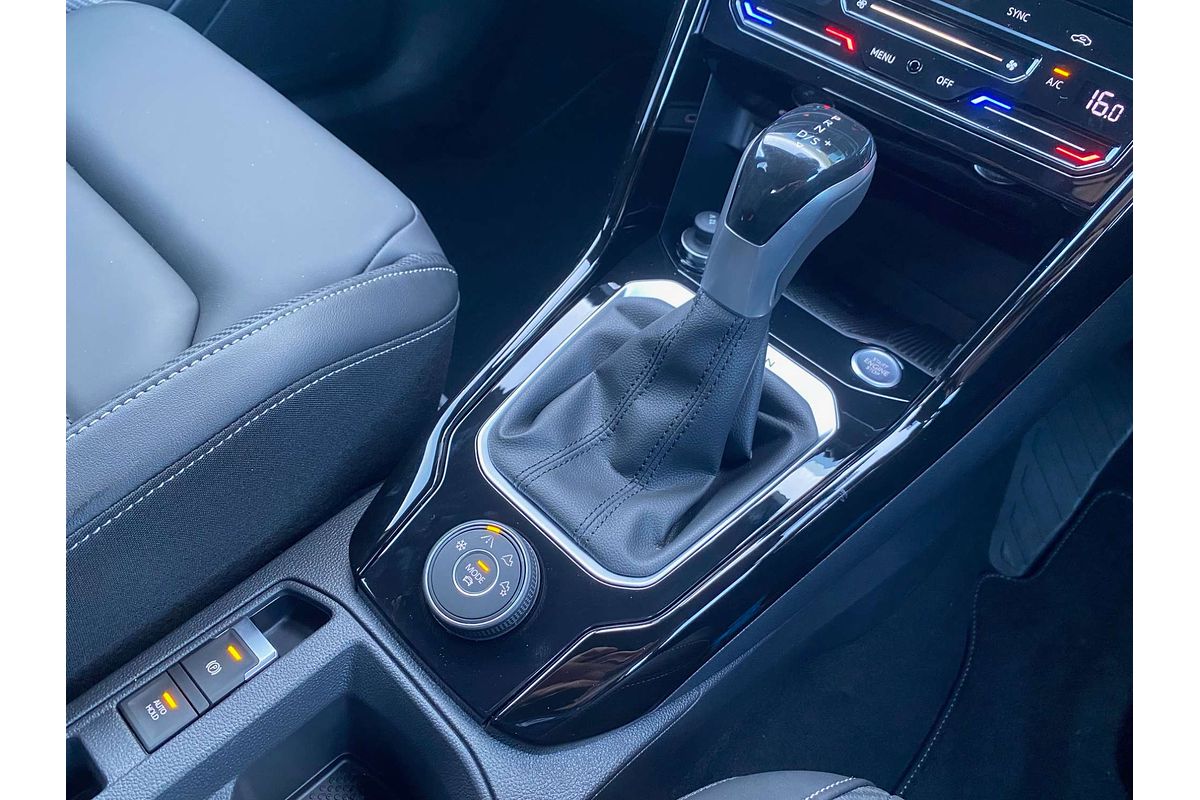 2024 Volkswagen T-Roc 140TSI R-Line D11