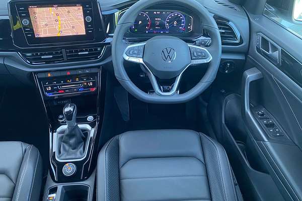 2024 Volkswagen T-Roc 140TSI R-Line D11