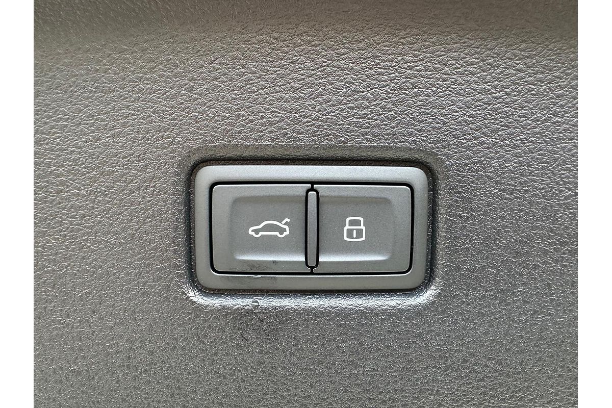 2024 Audi Q5 40 TDI S line FY
