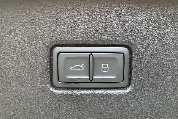 2024 Audi Q5 40 TDI S line FY