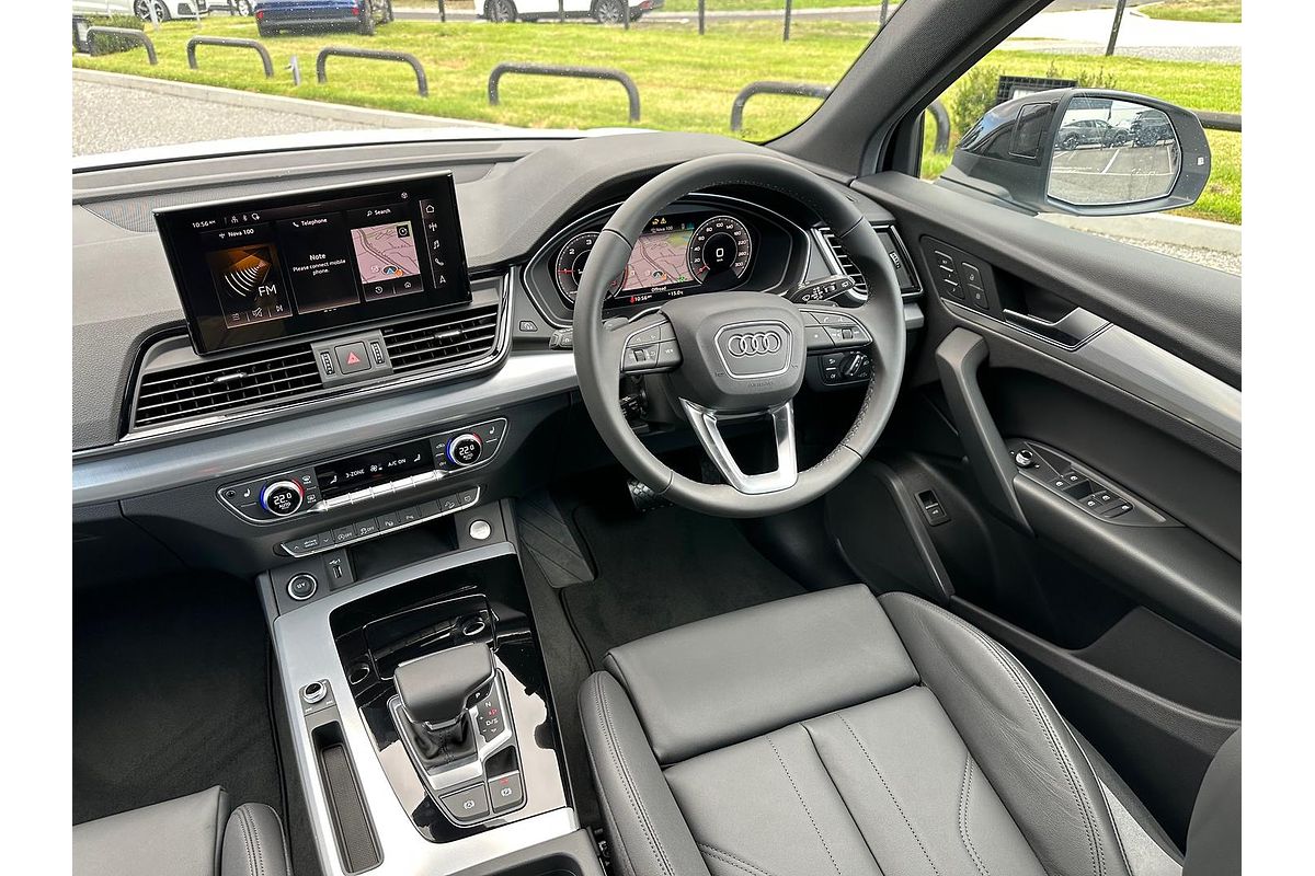 2024 Audi Q5 40 TDI S line FY