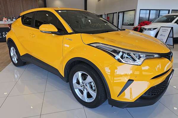 2017 Toyota C-HR  NGX10R