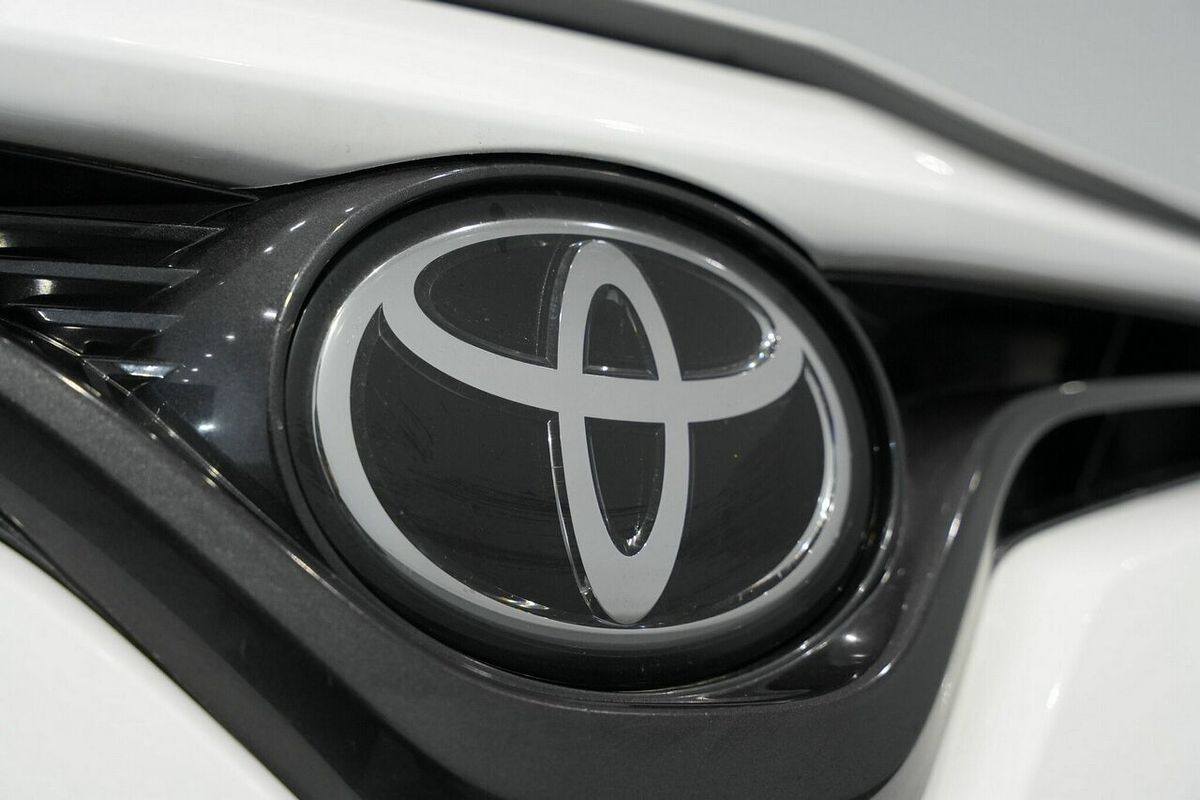 2020 Toyota Camry Ascent ASV70R