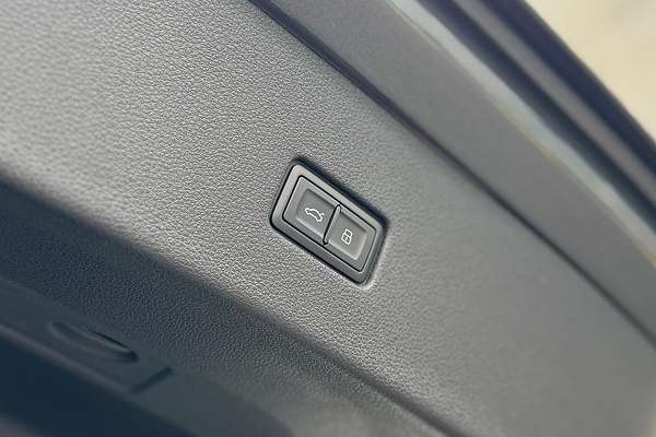 2024 Audi Q8 50 TDI S line F1